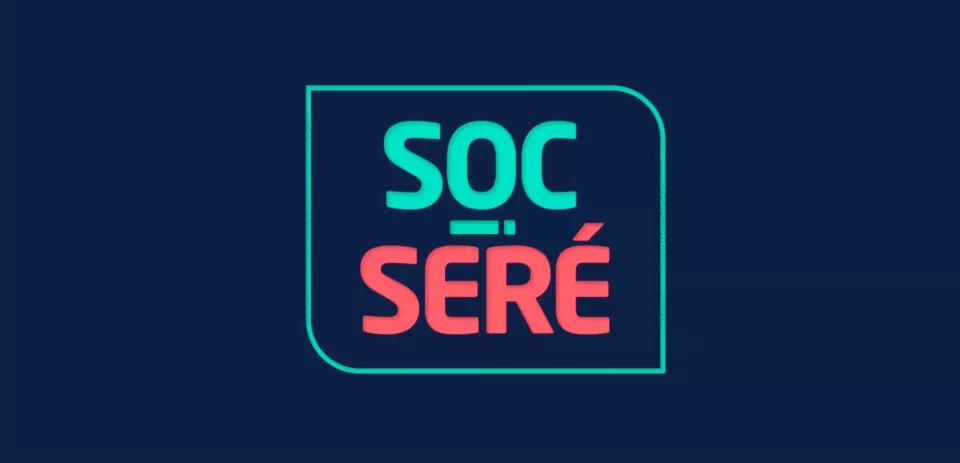 Logo SOC turquesa y SERÉ coral enmarcado sobre fondo azul oscuro.