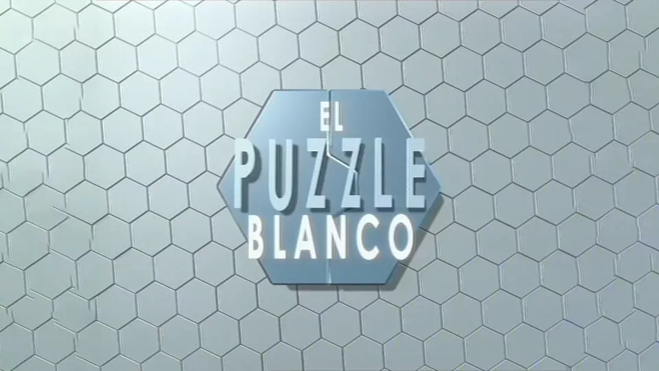 Logo hexagonal gris con el texto EL PUZZLE BLANCO en relieve.